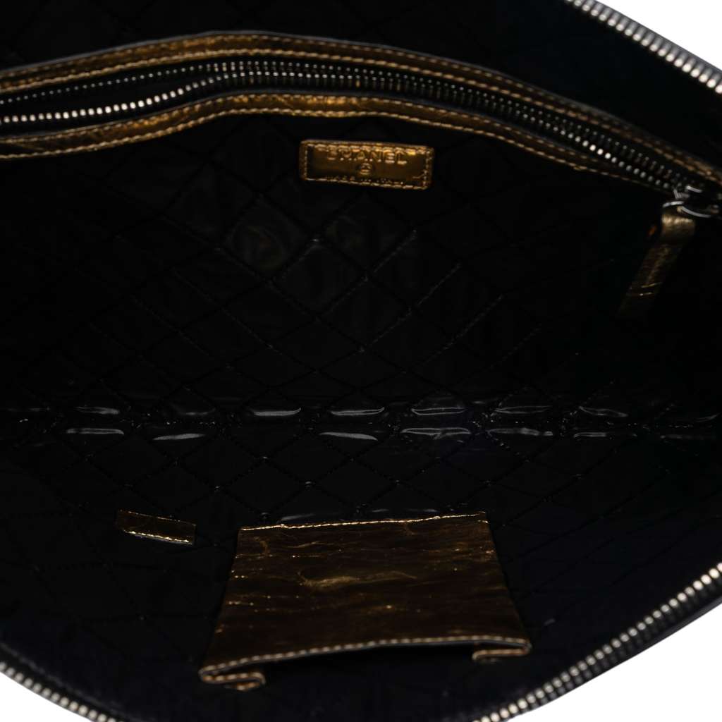 Chanel Metallic Crinkled Calfskin Feministe Mais Feminine Pouch - 4