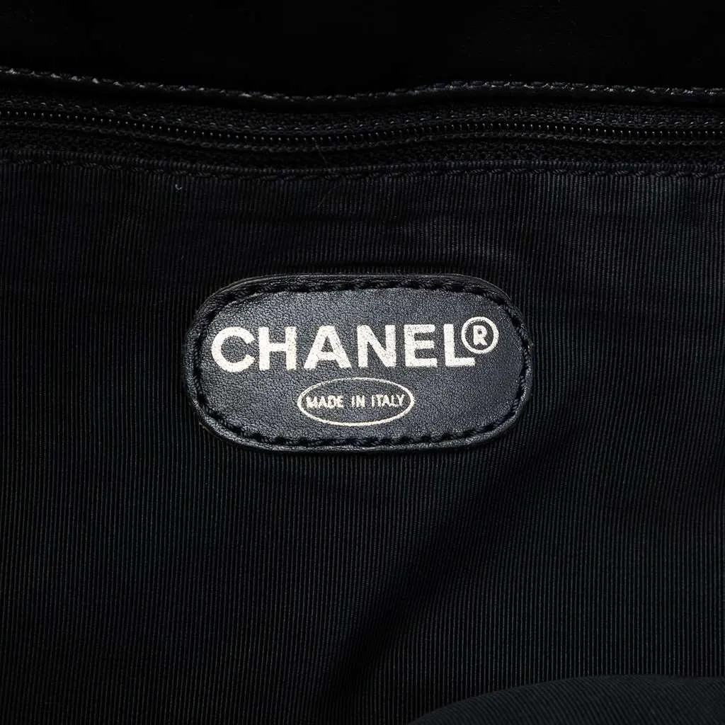 Chanel CC Lambskin Tote Black Leather Good - Box View