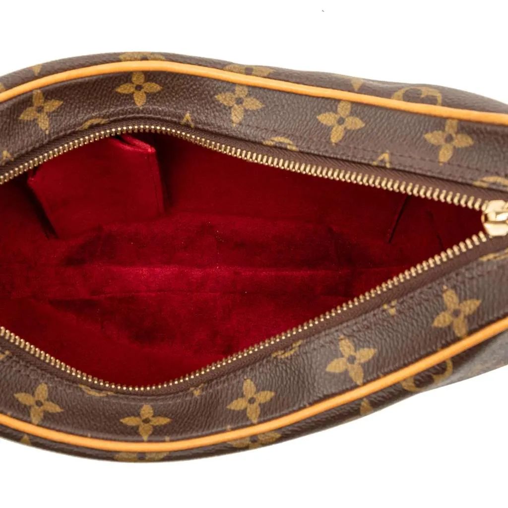 Louis Vuitton Monogram Croissant MM Brown Very good - Model View