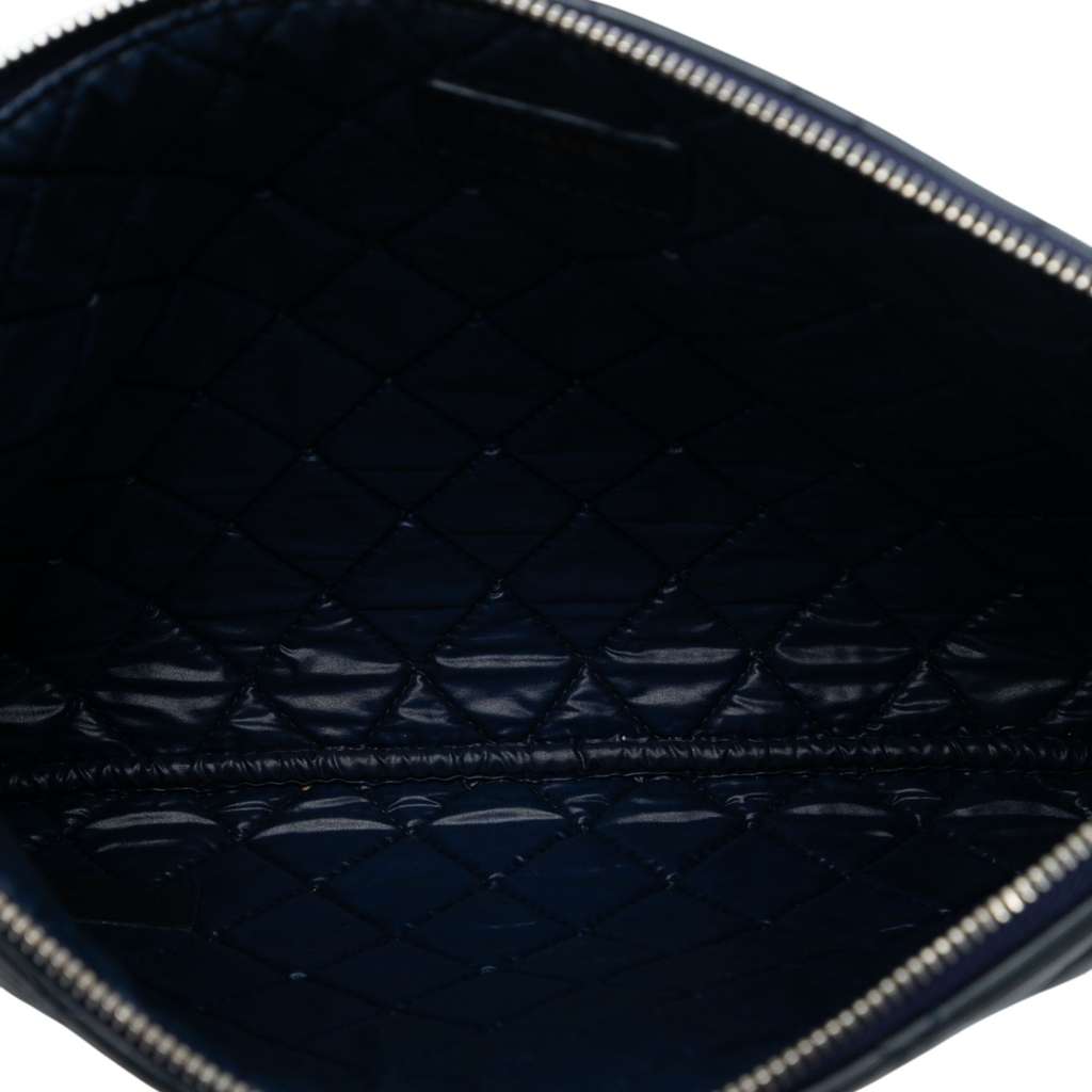 Chanel Medium Quilted Lambskin Casino Beauty O Case Clutch Blue Leather Good condition - Model View