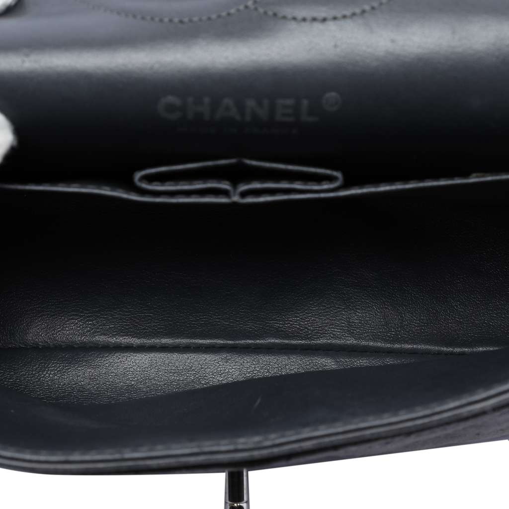 Chanel Medium Classic Suede Double Flap Grey Leather Good condition - Model View