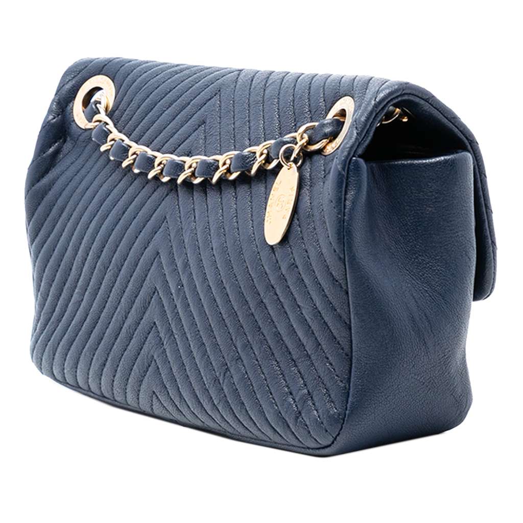 Chanel Small Chevron Wrinkled Calfskin Medallion Charm Surpique Flap Blue Leather Good condition - Back View