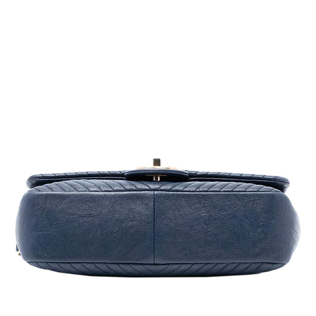 Chanel Small Chevron Wrinkled Calfskin Medallion Charm Surpique Flap Blue Leather Good condition - Inside View