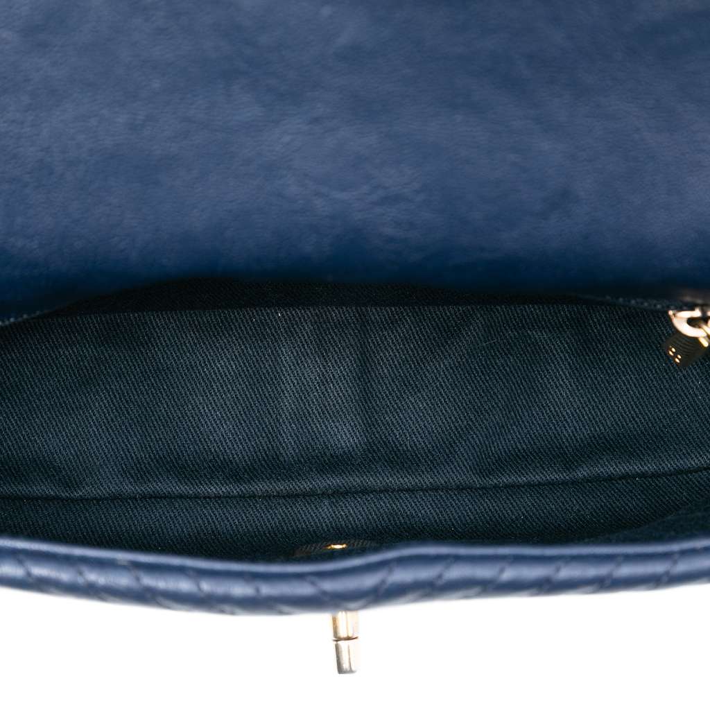 Chanel Small Chevron Wrinkled Calfskin Medallion Charm Surpique Flap Blue Leather Good condition - Model View