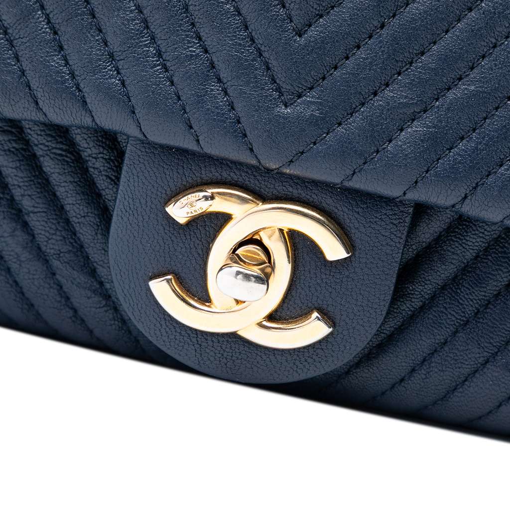Chanel Small Chevron Wrinkled Calfskin Medallion Charm Surpique Flap Blue Leather Good condition - Box View