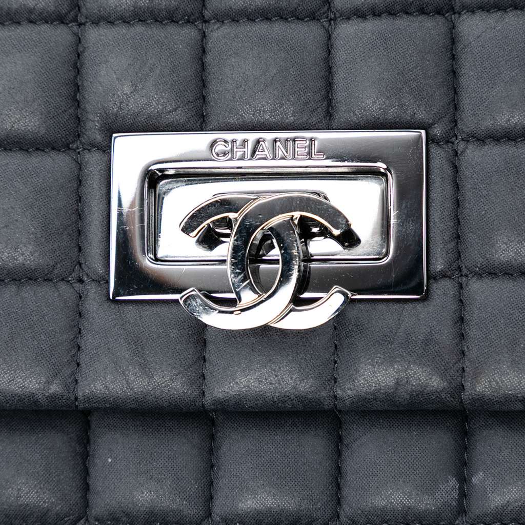 Chanel Chocolate Bar Iridescent Calfskin Bubble Flap Grey Leather Good condition - Box View