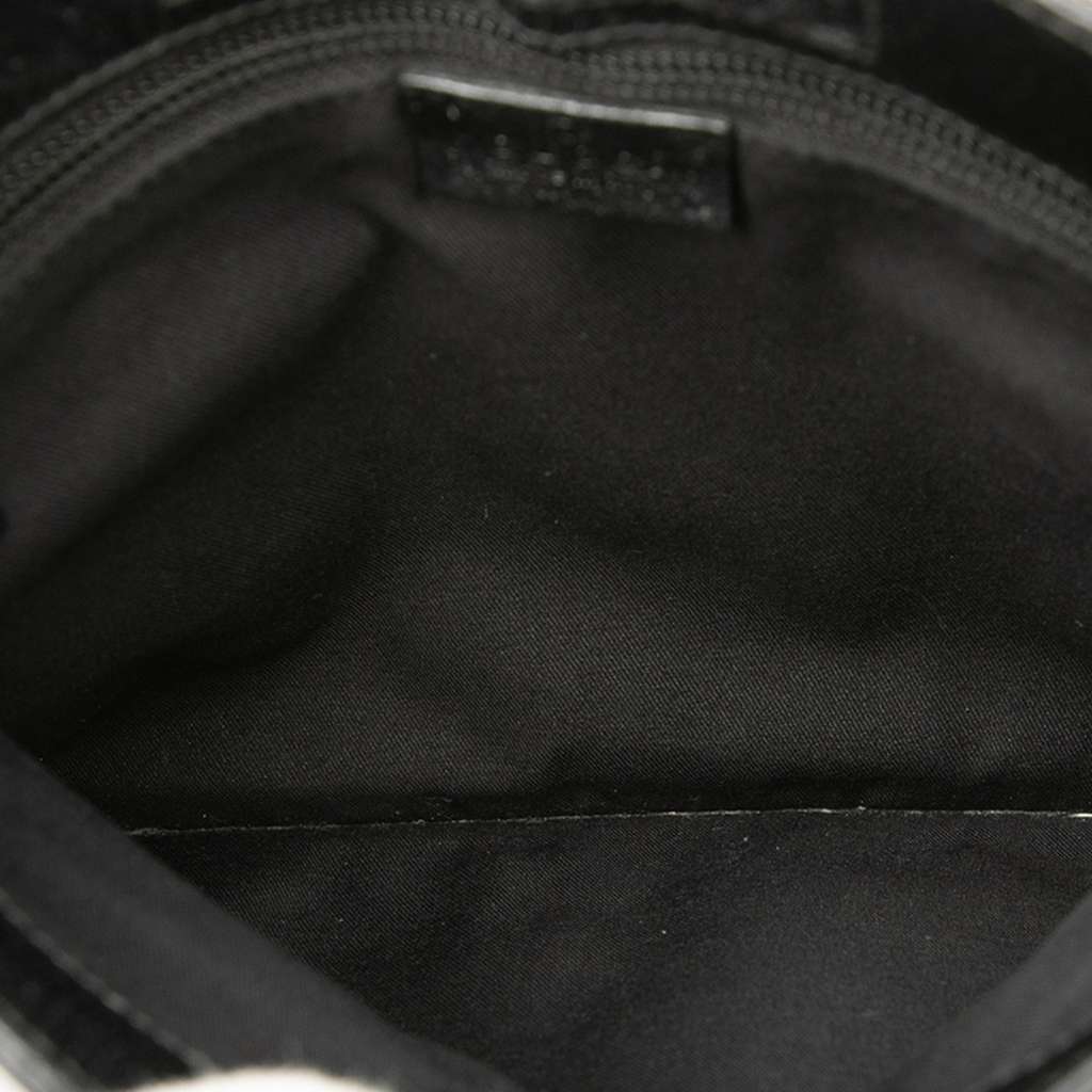 Gucci GG Canvas Crossbody Black Canvas Good condition - Model View