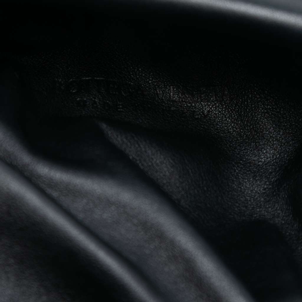 Bottega Veneta Lambskin The Pouch Black Leather Good condition - Box View