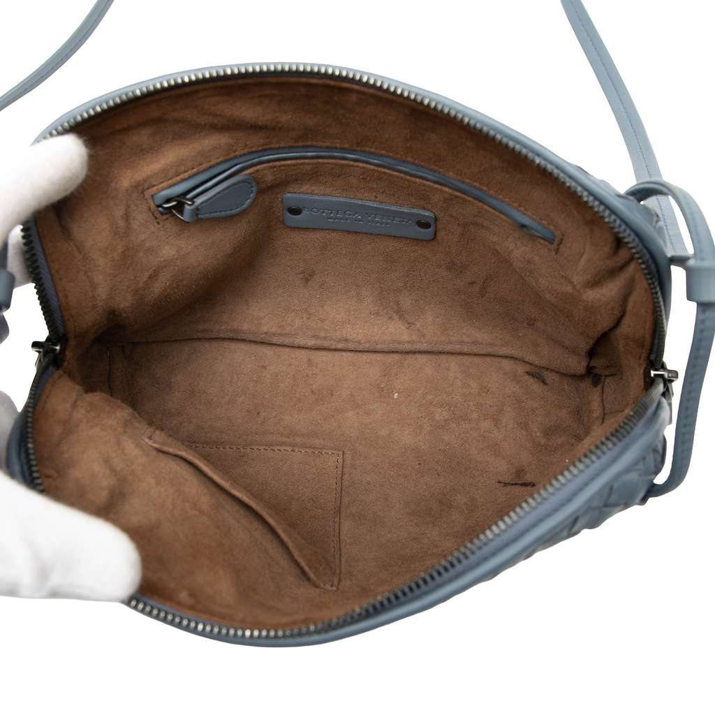 Bottega Veneta Nappa Intrecciato Nodini Crossbody Blue Leather Good condition - Model View