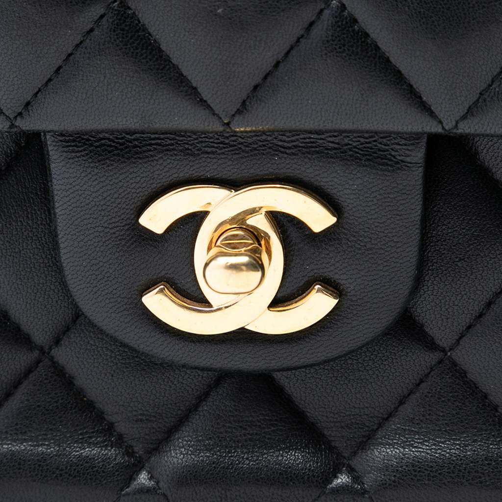 Chanel Medium Classic Lambskin Double Flap Black Leather Good condition - Box View