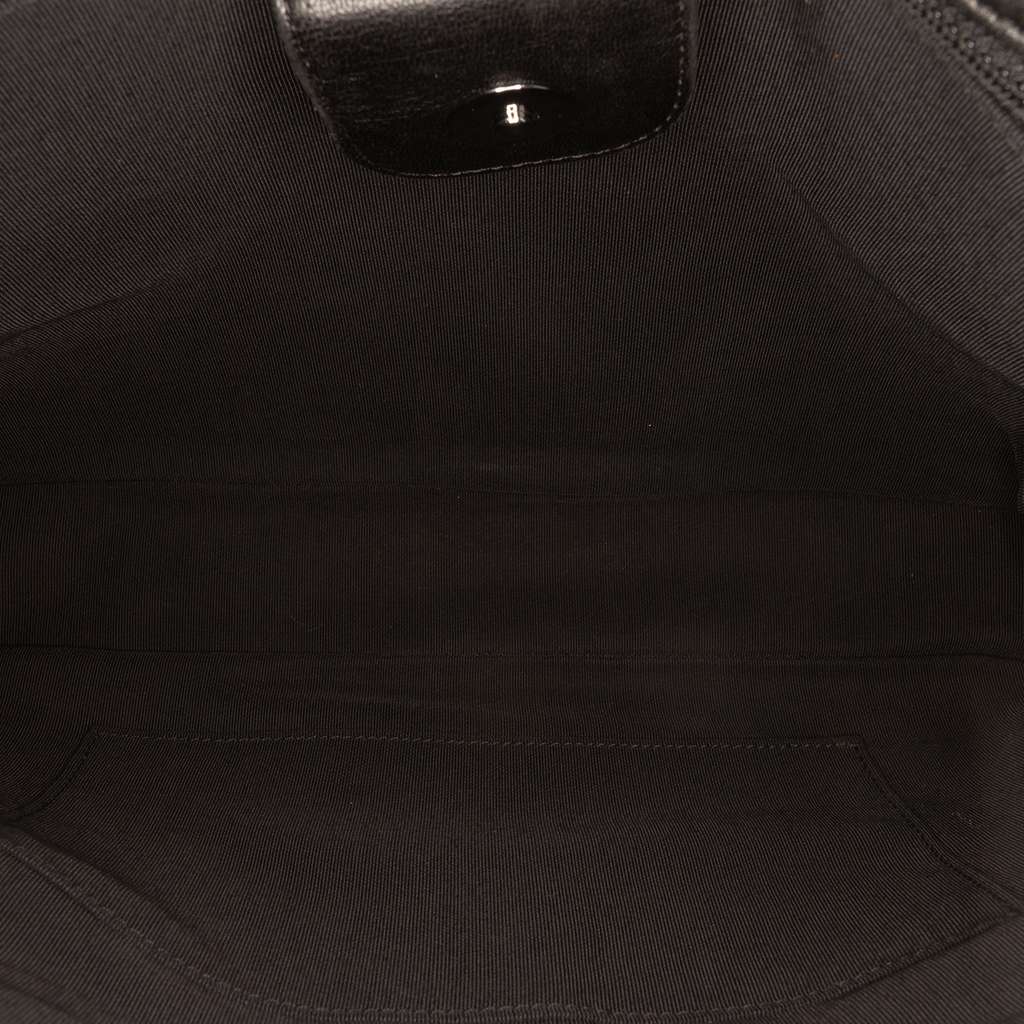 Chanel CC Tweed Paint Splatter Flap Black Tweed Good condition - Model View