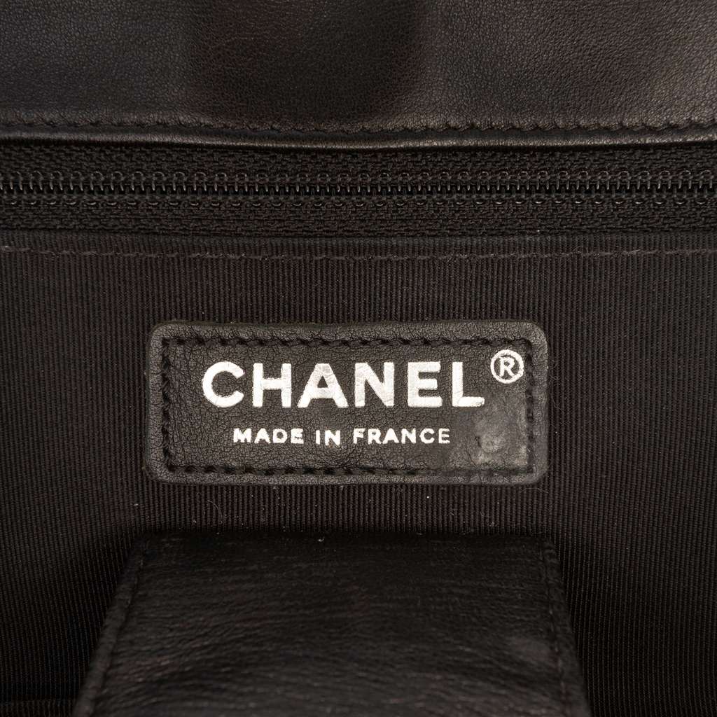 Chanel CC Tweed Paint Splatter Flap Black Tweed Good condition - Box View