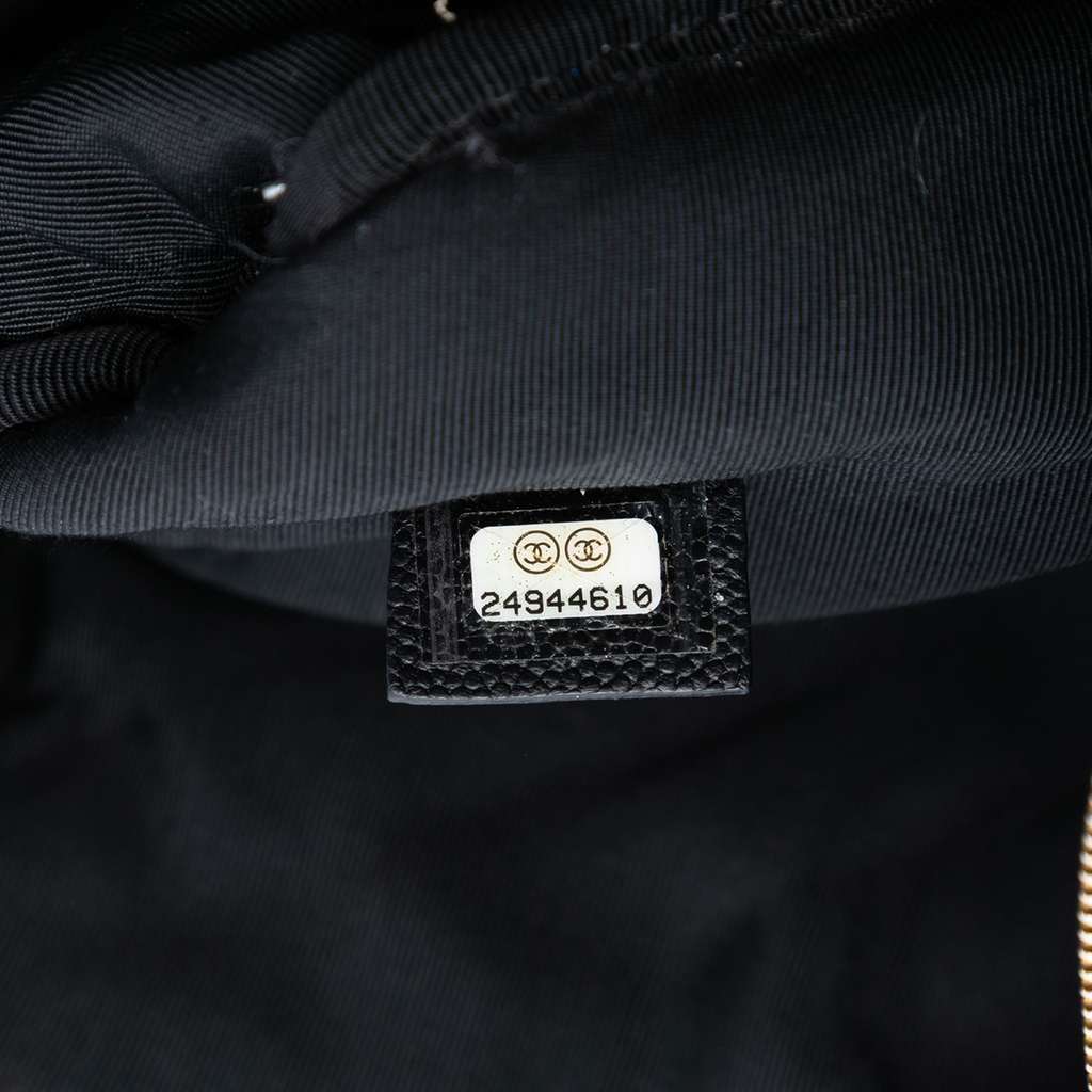 Chanel Medium CC Chevron Caviar O Case Clutch Black Leather Good condition - Box View