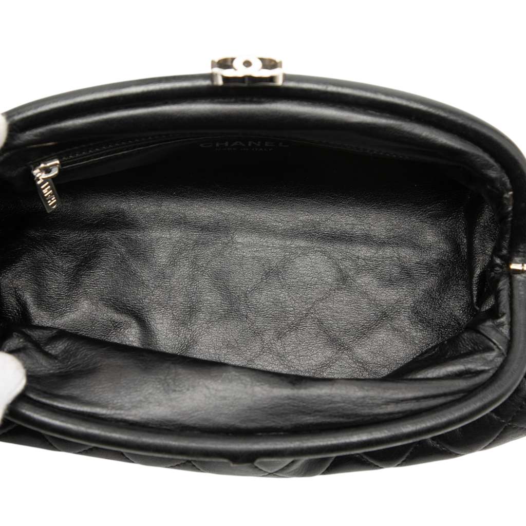 Chanel Quilted Lambskin Timeless Kisslock Clutch Black Leather Good condition - Model View