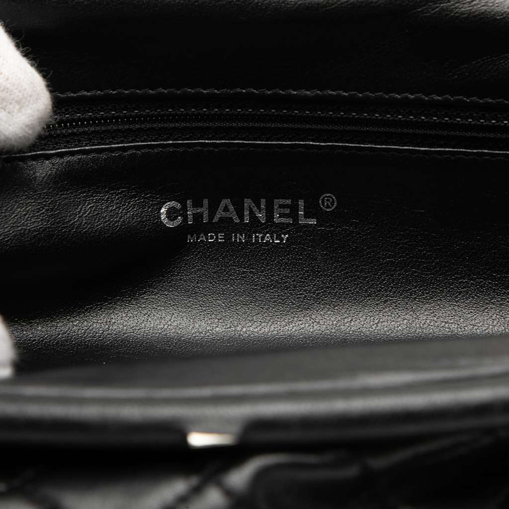 Chanel Quilted Lambskin Timeless Kisslock Clutch Black Leather Good condition - Box View