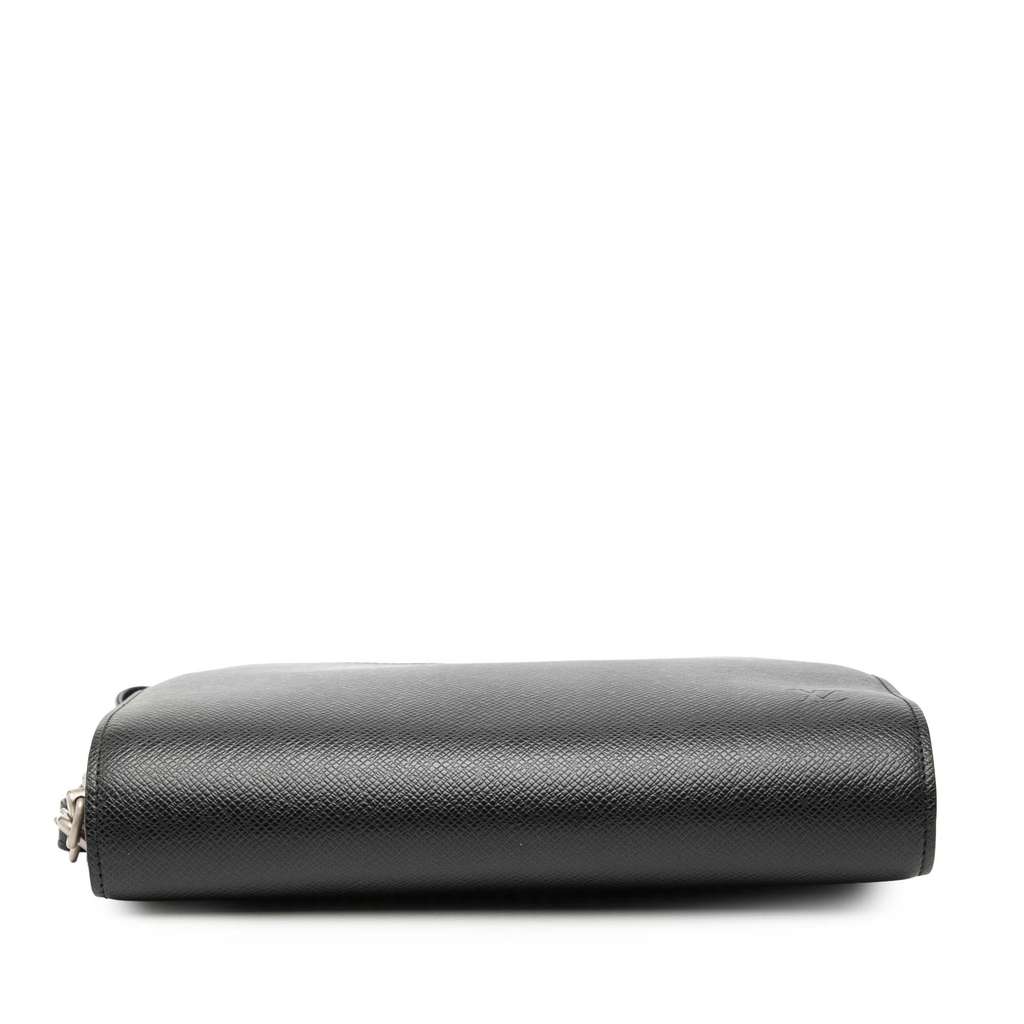 Louis Vuitton Taiga Pochette Baikal Black Leather Good condition - Inside View