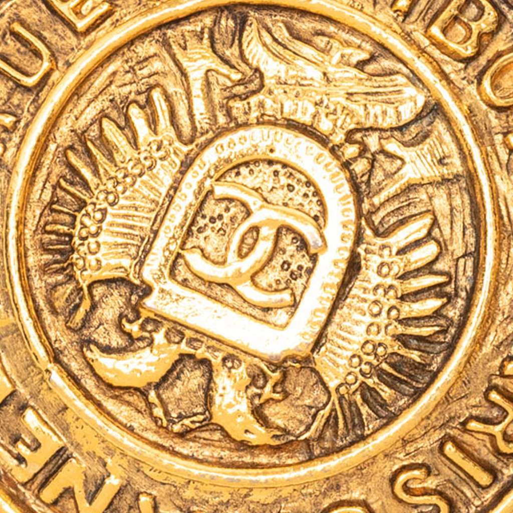 Chanel Gold Plated Medallion Link Bracelet Gold Metal Good condition - Box View