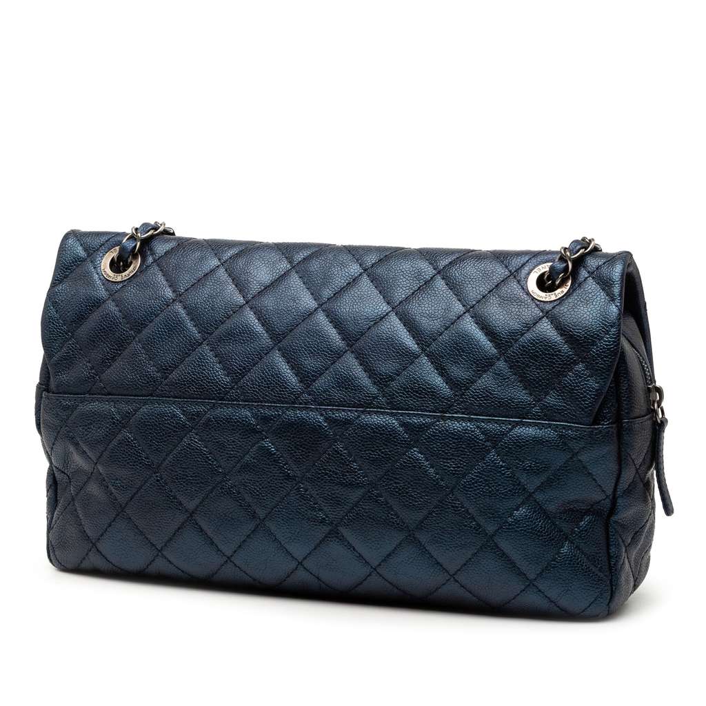 Chanel Jumbo Quilted Iridescent Caviar Easy Flap Blue Leather Good condition - Back View