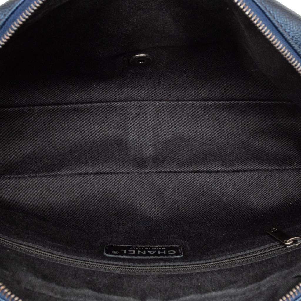 Chanel Jumbo Quilted Iridescent Caviar Easy Flap Blue Leather Good condition - Model View