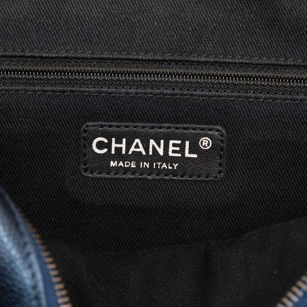 Chanel Jumbo Quilted Iridescent Caviar Easy Flap Blue Leather Good condition - Box View