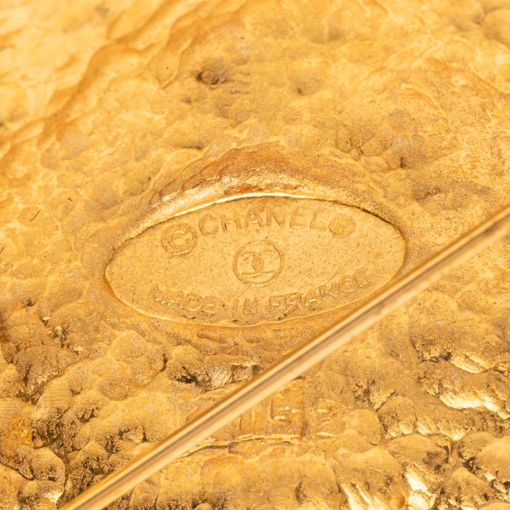 Chanel CC Gold Plated Diamond Brooch Gold Metal Good condition - Model View