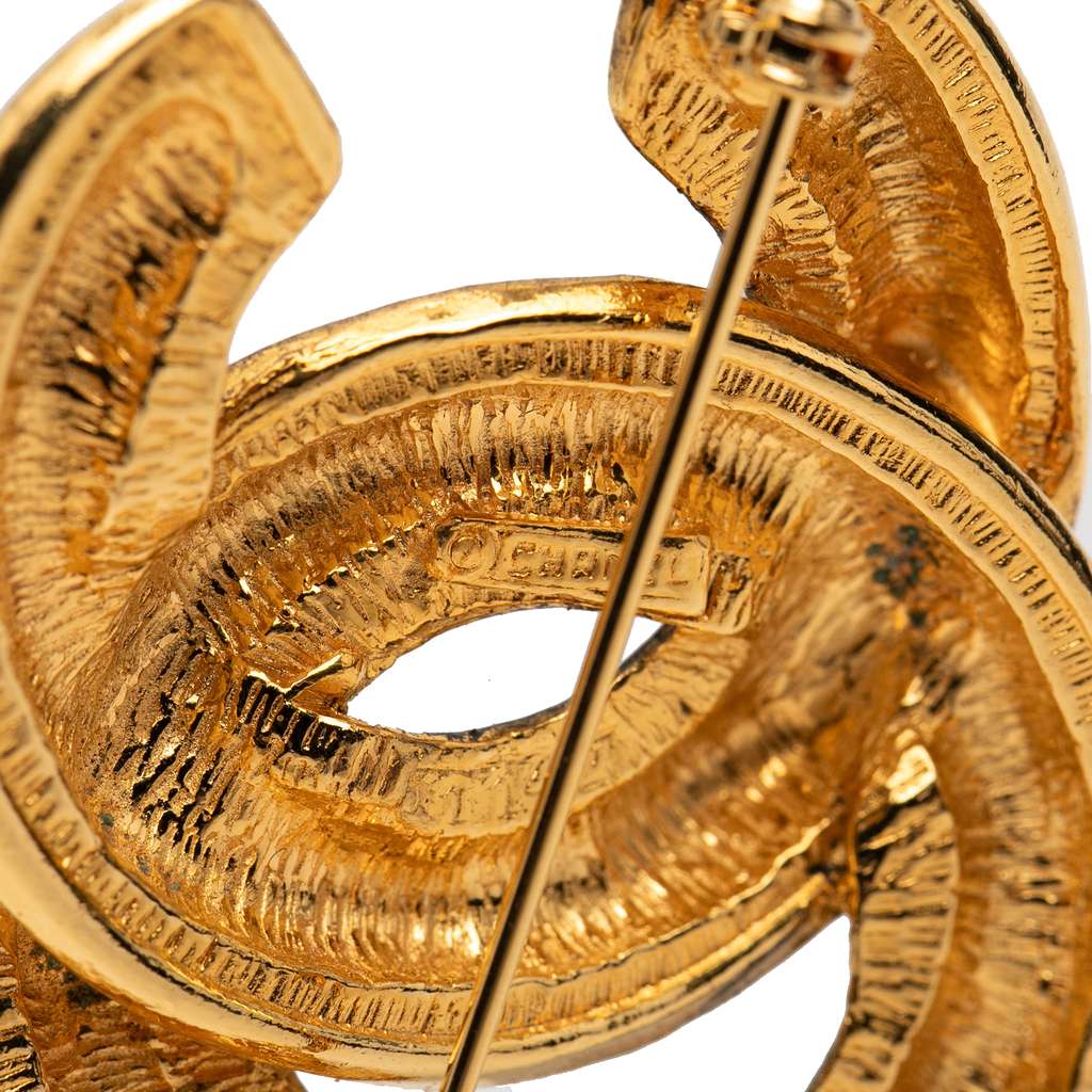 Chanel Gold Plated Quilted CC Brooch Gold Metal Good condition - Inside View