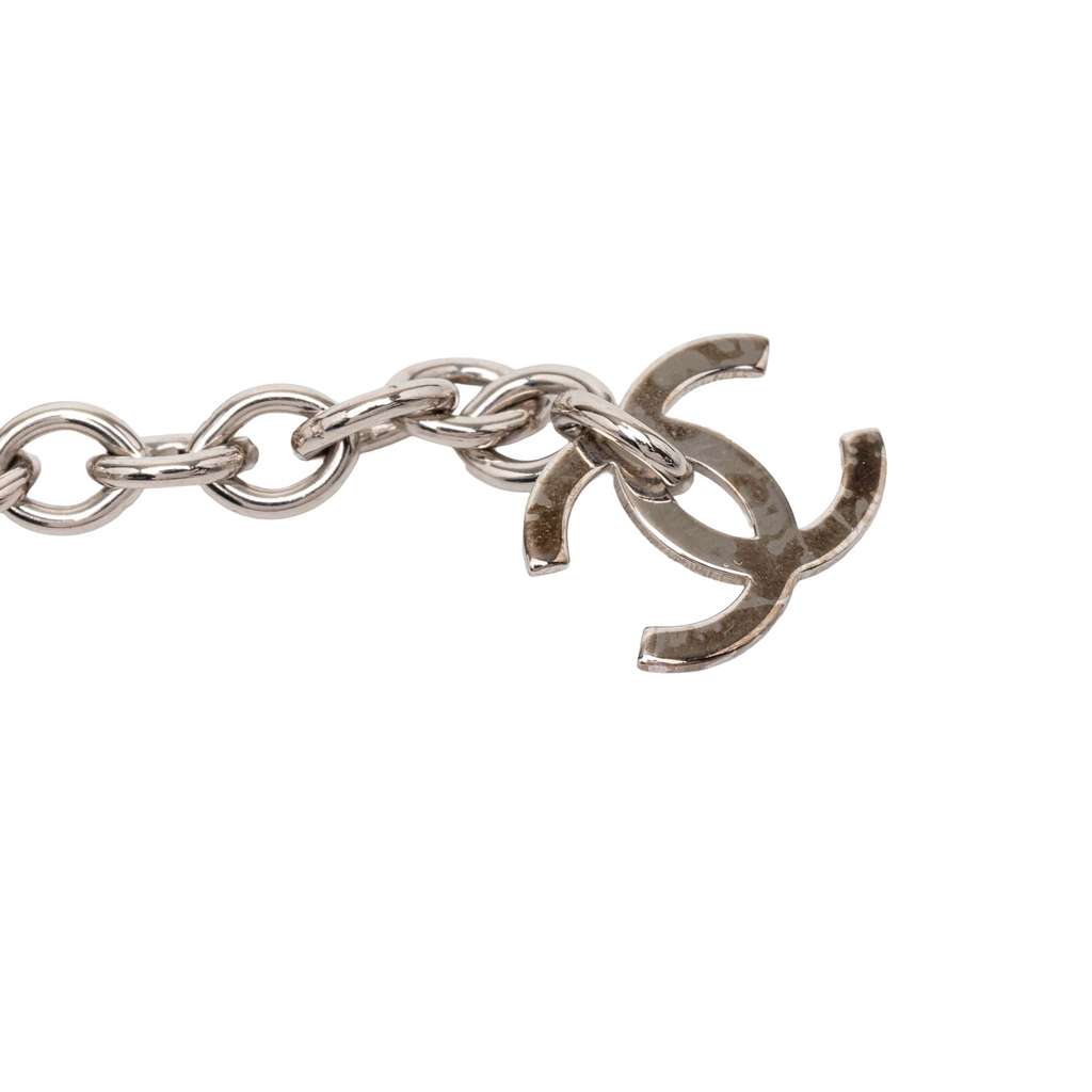 Chanel CC Silver Plated Enamel Camellia Pendant Necklace Silver Metal Good condition - Model View