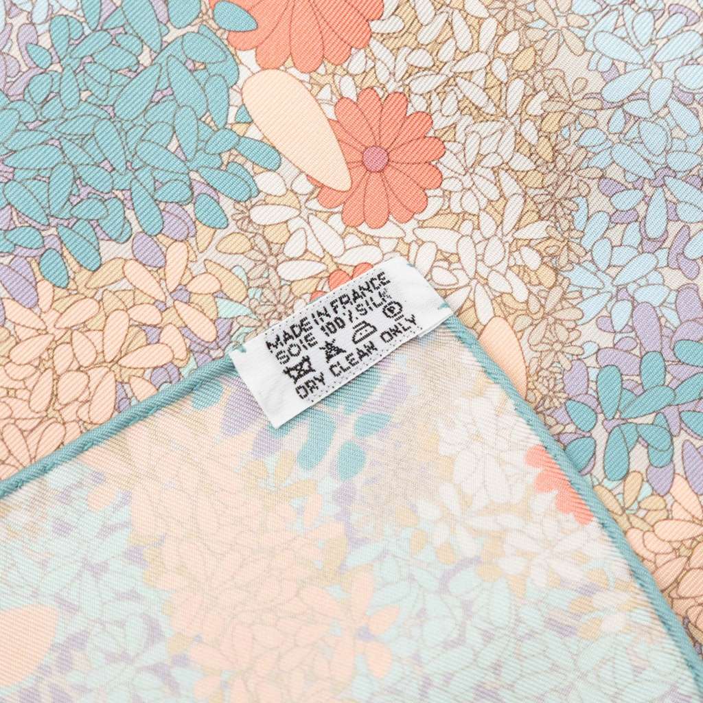 Hermès Offrandes d Un Jour Silk Scarf White Silk Very good condition - Back View