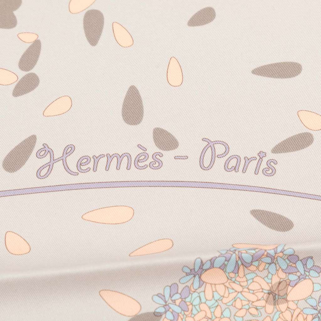 Hermès Offrandes d Un Jour Silk Scarf White Silk Very good condition - Inside View