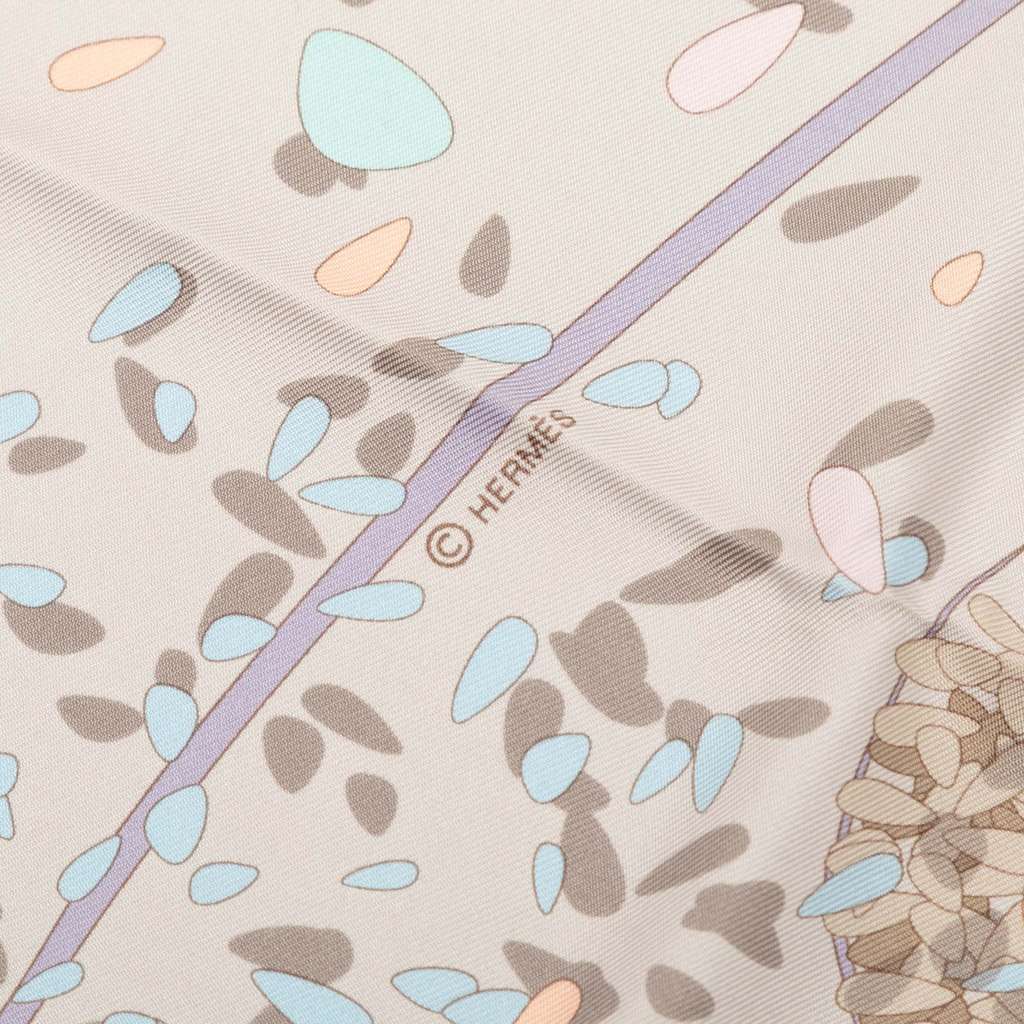 Hermès Offrandes d Un Jour Silk Scarf White Silk Very good condition - Model View