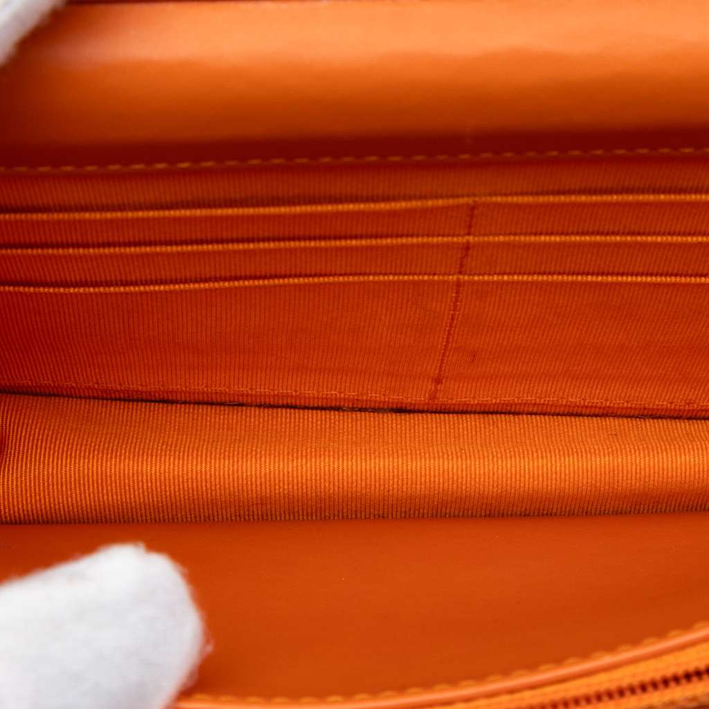 Chanel CC Quilted Patent Wallet on Chain Orange Leather Good condition - Model View