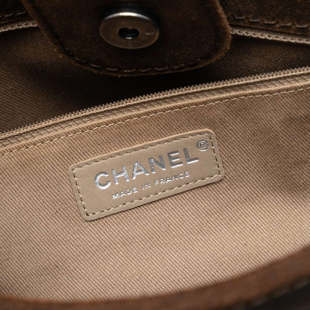 Chanel Paris Edinburgh Large Quilted Nubuck Highlander Messenger Bag Brown Leather Good condition - Box View