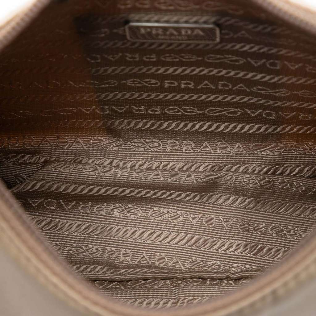 Prada Mini Tessuto Re Edition 2000 Shoulder Bag Brown Good condition - Model View