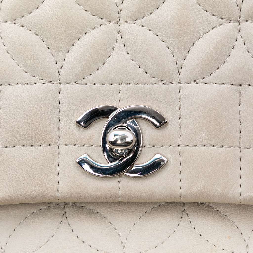Chanel Quilted Lambskin Lady Graphic Flap White Leather Good condition - Box View