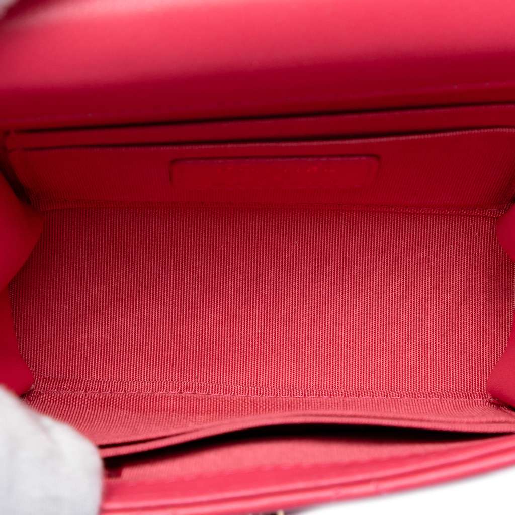 Chanel Mini Quilted Lambskin Trendy CC Clutch With Chain Pink Leather Good condition - Model View