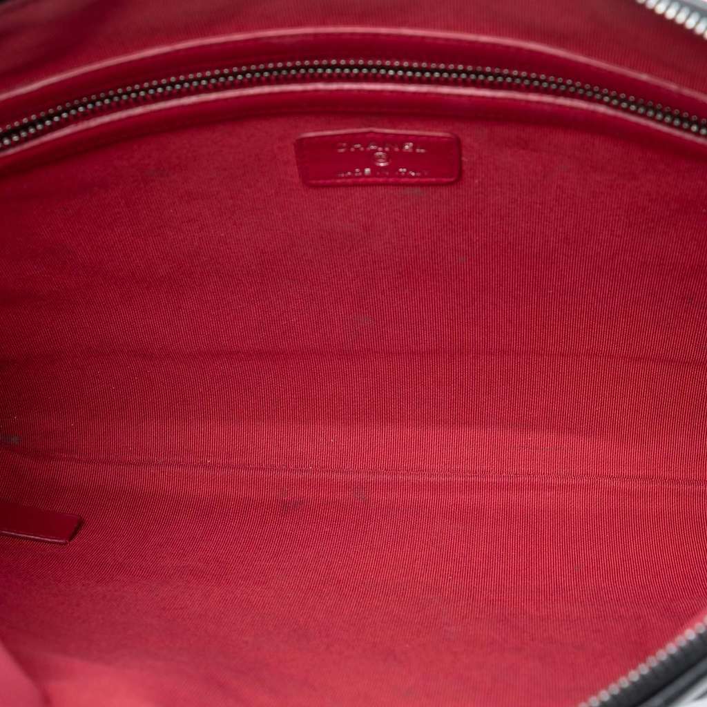 Chanel Large Aged Calfskin Gabrielle O Case Clutch Black Leather Good condition - Model View