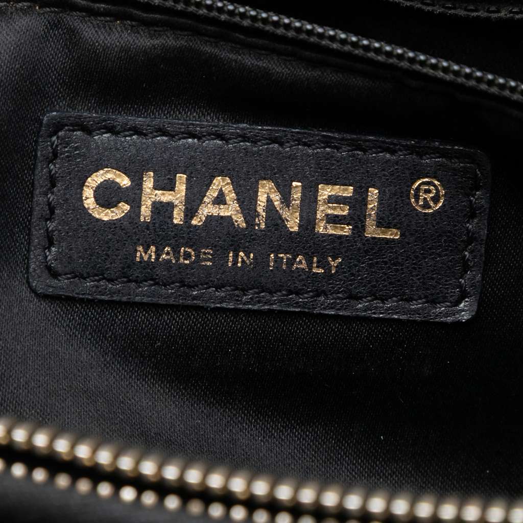 Chanel Caviar Grand Shopping Tote Black Leather Good condition - Box View