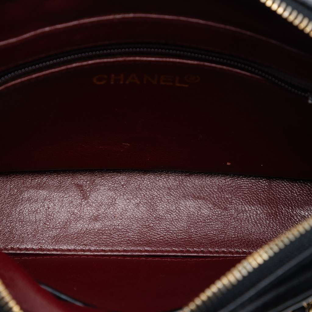 Chanel Mini CC Quilted Lambskin Pocket Chain Camera Bag Black Leather Good condition - Model View