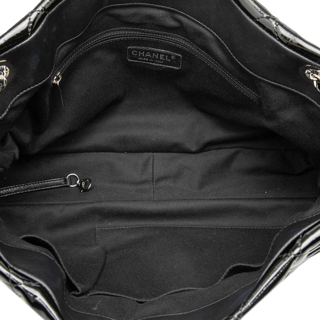 Chanel CC Quilted Patent Timeless Soft Tote Black Leather Good condition - Model View