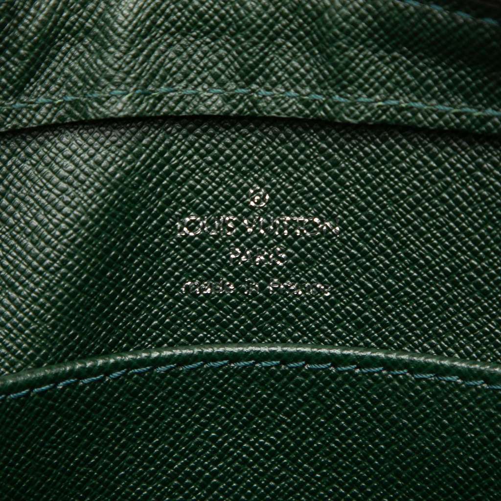 Louis Vuitton Taiga Pochette Baikal Green Leather Good condition - Box View