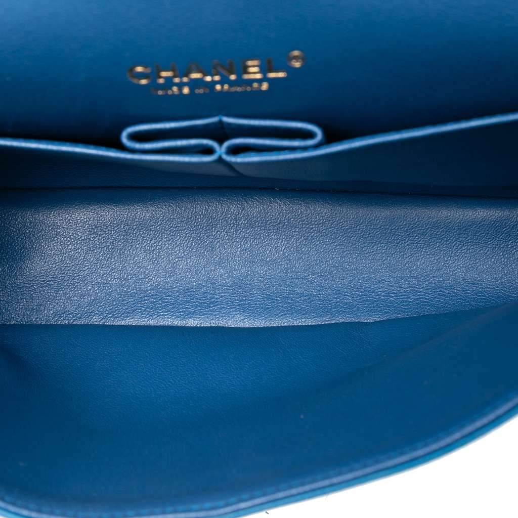 Chanel Medium Classic Lambskin Double Flap Blue Leather Good condition - Model View