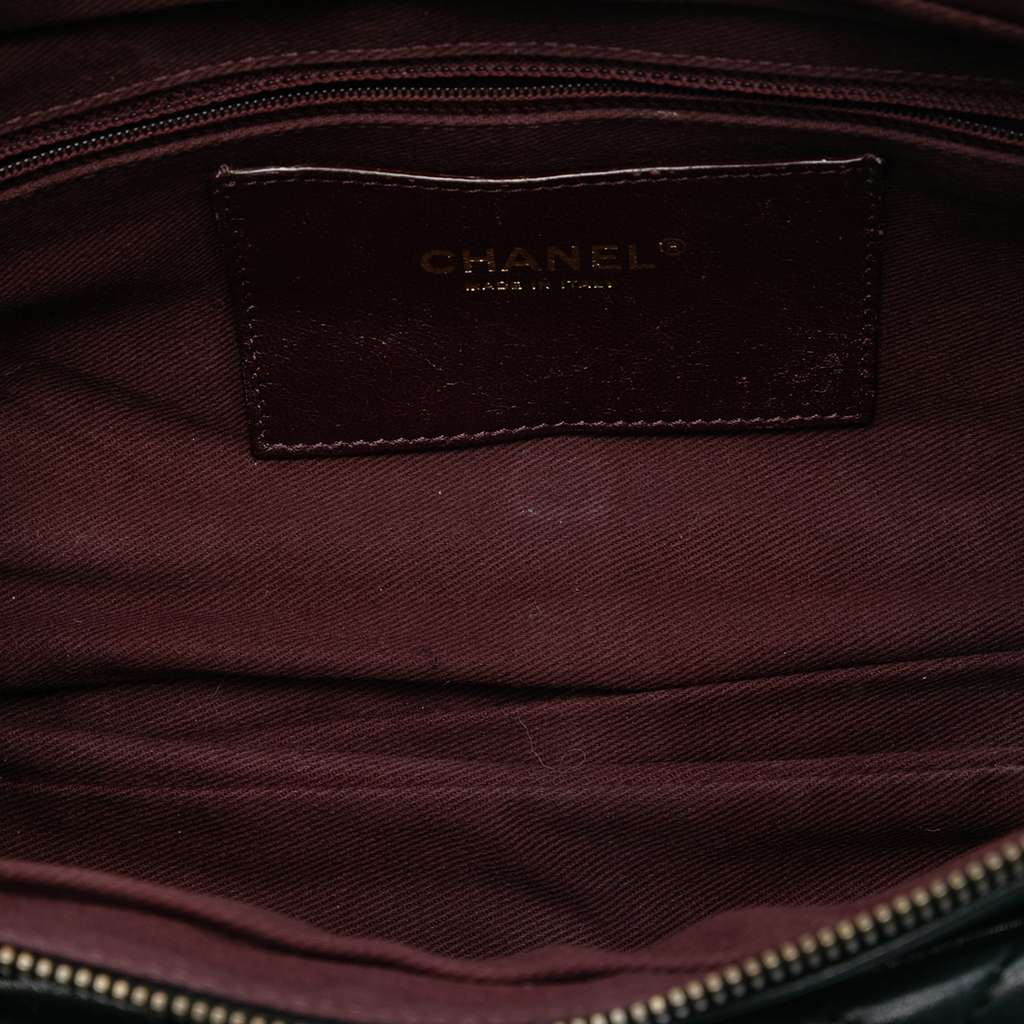 Chanel Large Quilted Iridescent Calfskin Shiva Flap Black Leather Good condition - Model View