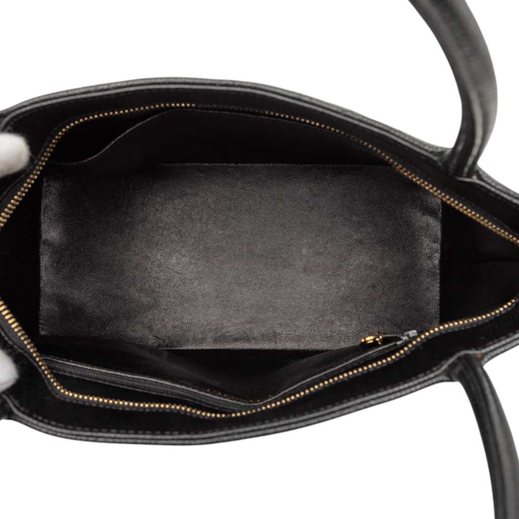 Chanel Caviar Medallion Tote Black Leather Good condition - Model View