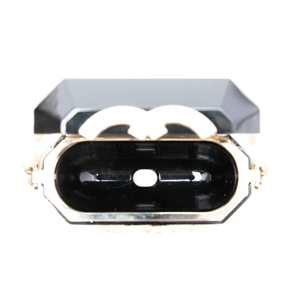 Chanel CC Resin and Faux Pearl Airpods Pro Case Necklace Black Good condition - Model View