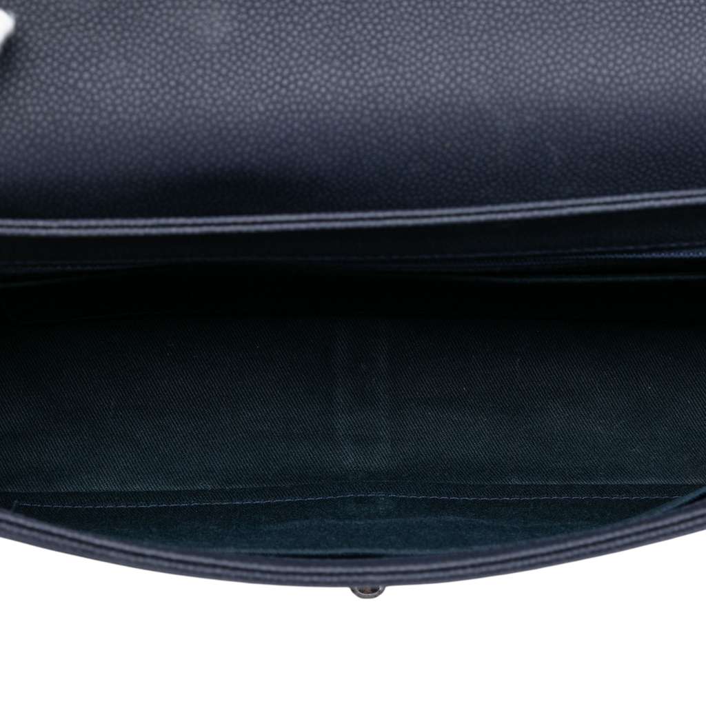 Chanel Large Washed Caviar Turn Around Ligne Flap Blue Leather Good condition - Model View