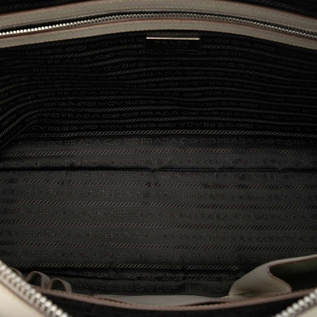 Prada Saffiano Business Bag White Leather Good condition - Model View