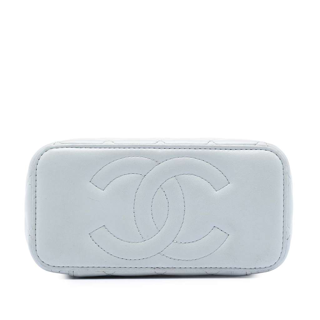 Chanel Small Quilted Lambskin Sweet Camellia Vanity Case with Chain Blue Leather Good condition - Back View