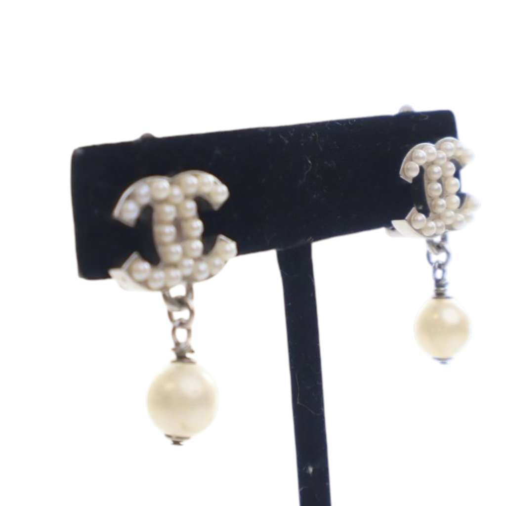 Chanel Silver Plated CC Faux Pearl Drop Clip On Earrings Silver Metal Good condition - Model View