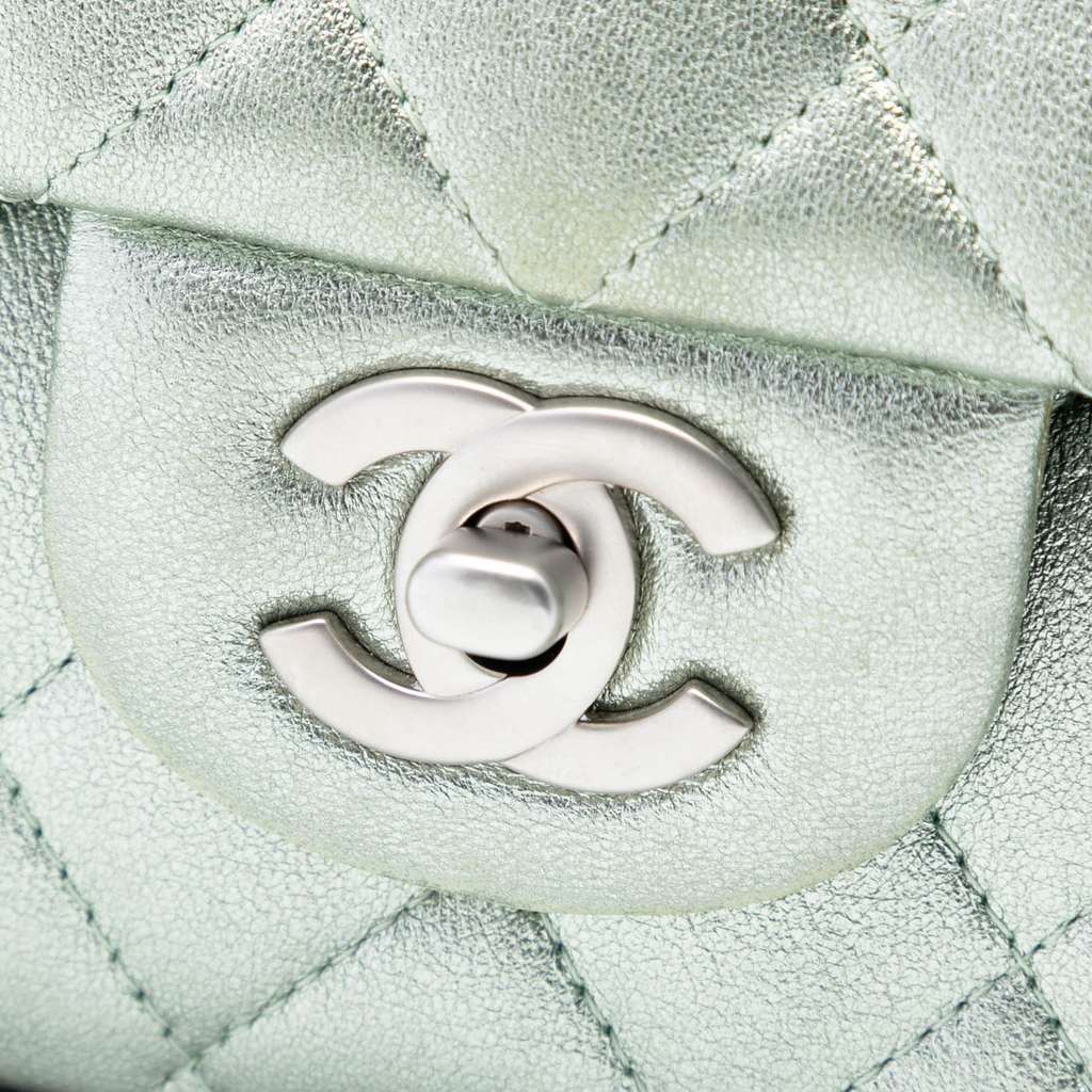 Chanel Medium Classic Metallic Lambskin Double Flap Green Leather Good condition - Box View
