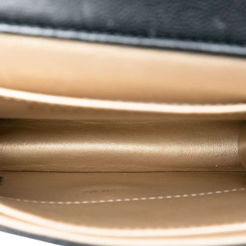 Chanel Small Goatskin Chic Pearls Flap Black Leather Good condition - Model View